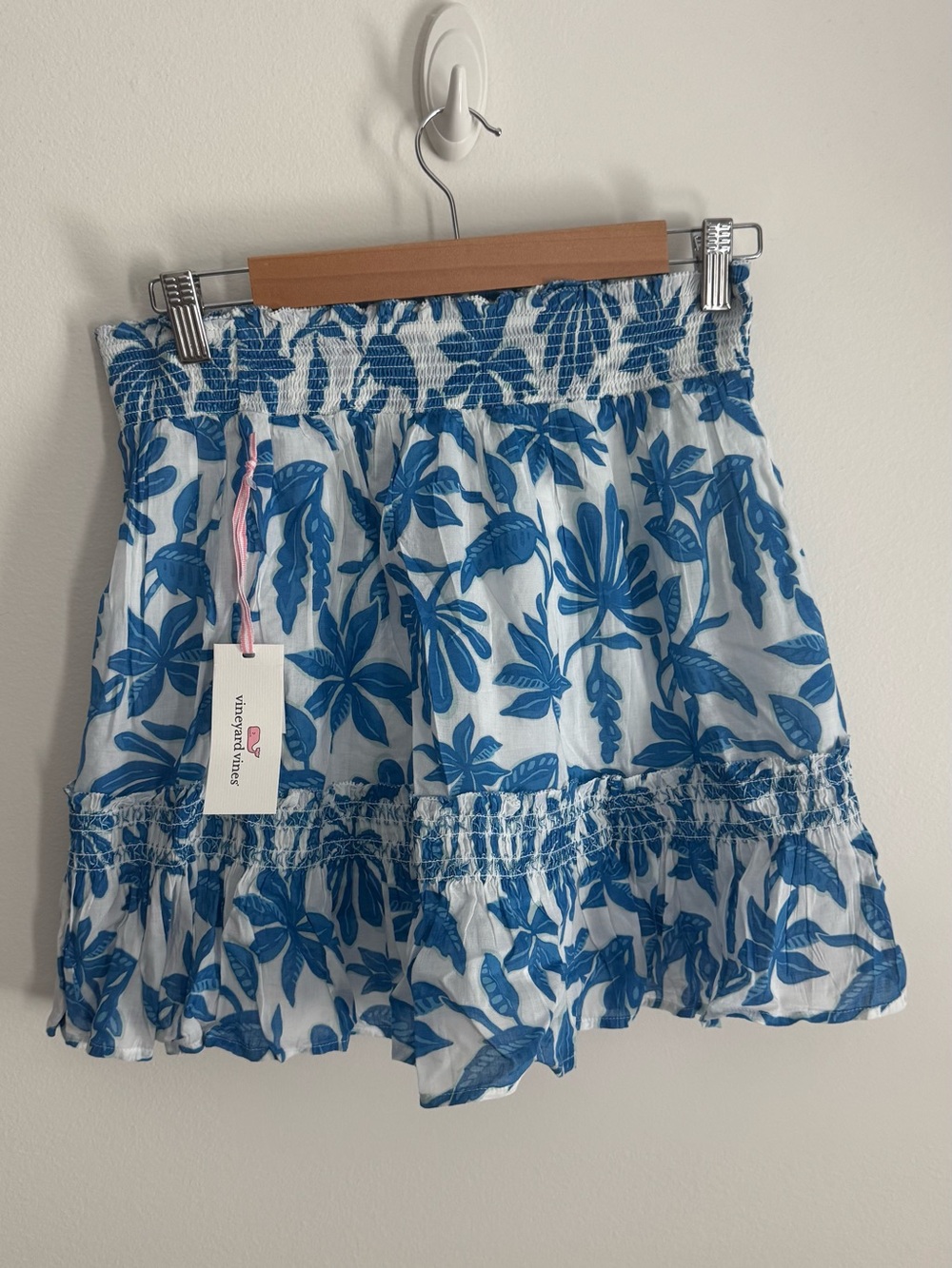 Vineyard Vines White Mini Skirt with Blue Tropical Print